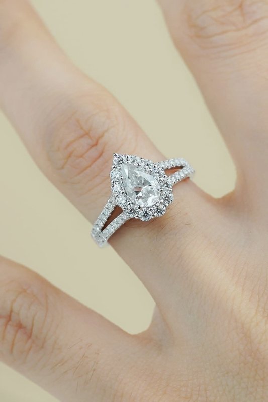 1 Carat Moissanite Teardrop Split Shank Ring - ShalayeFashion