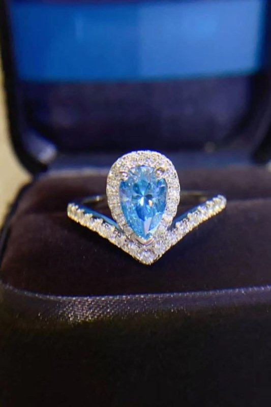 1 Carat Pear Shape Moissanite Heart Ring - ShalayeFashion