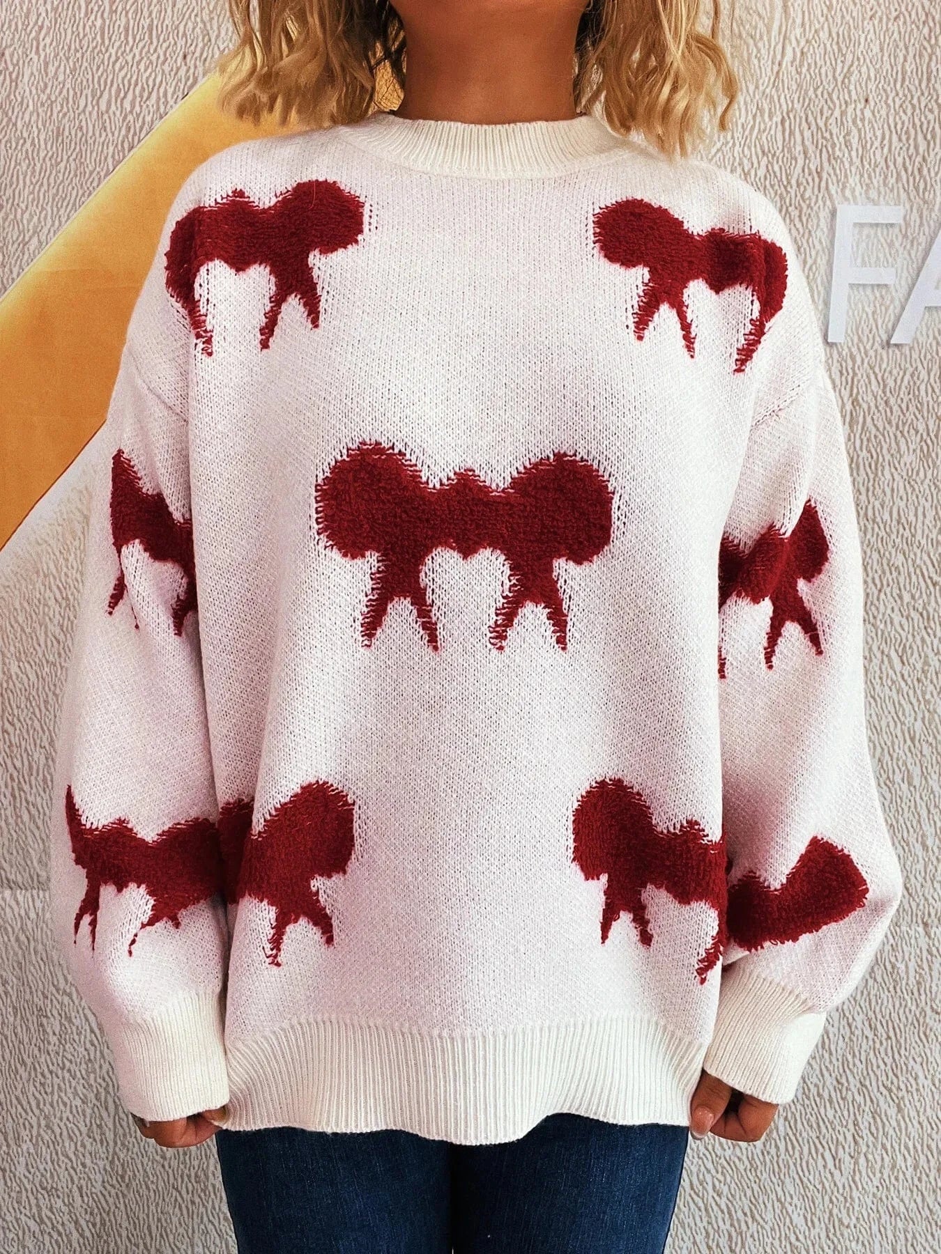 Bow Pattern Round Neck Sweater - ShalayeFashion