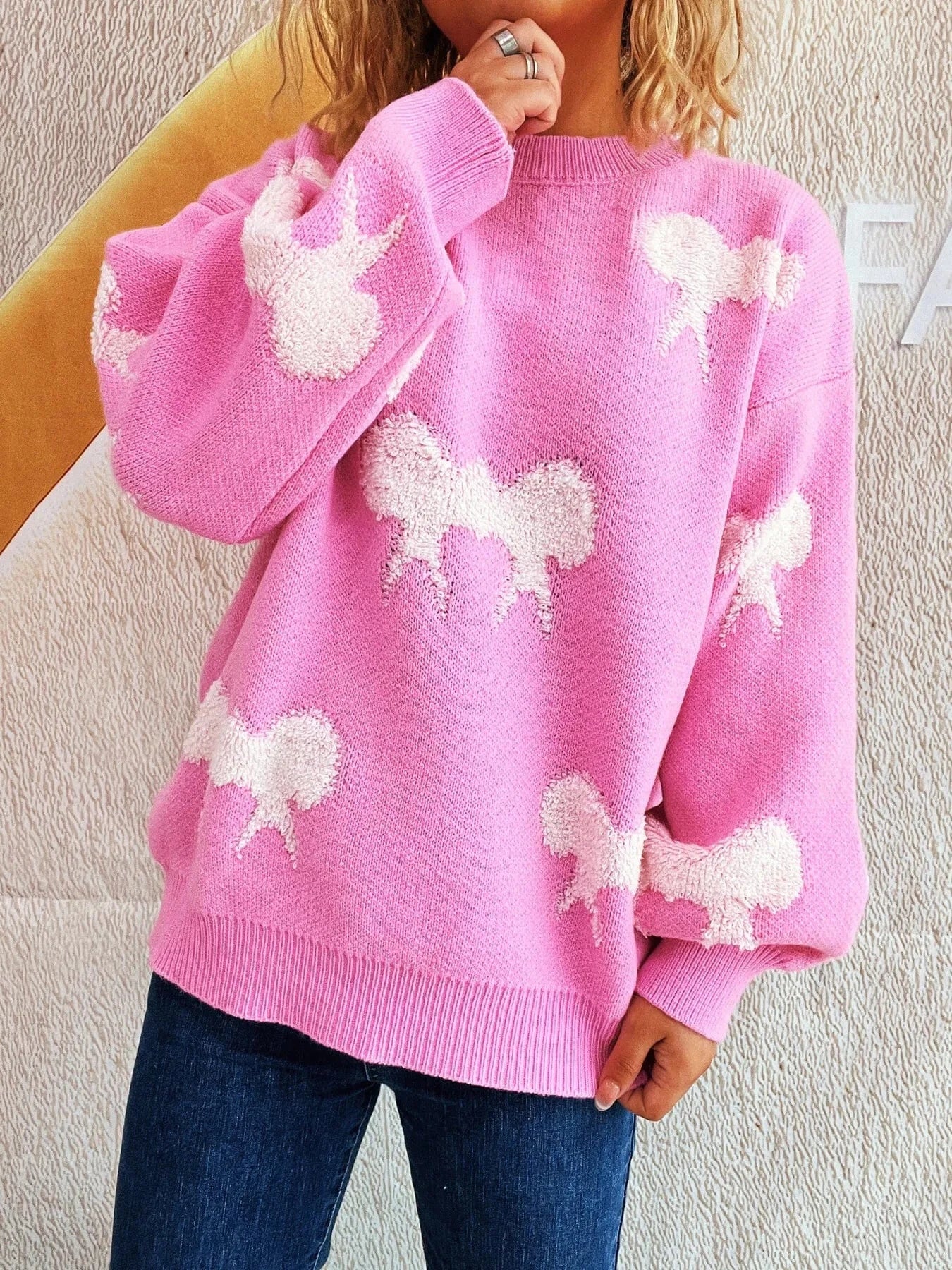 Bow Pattern Round Neck Sweater - ShalayeFashion