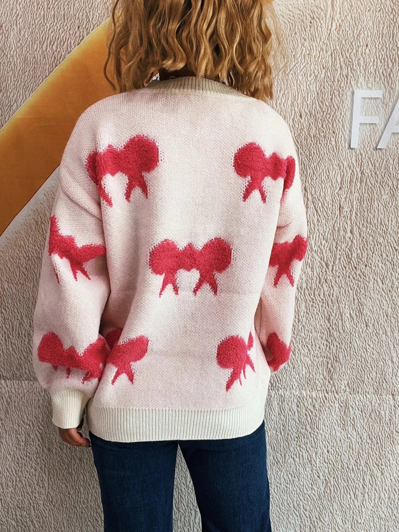 Bow Pattern Round Neck Sweater - ShalayeFashion