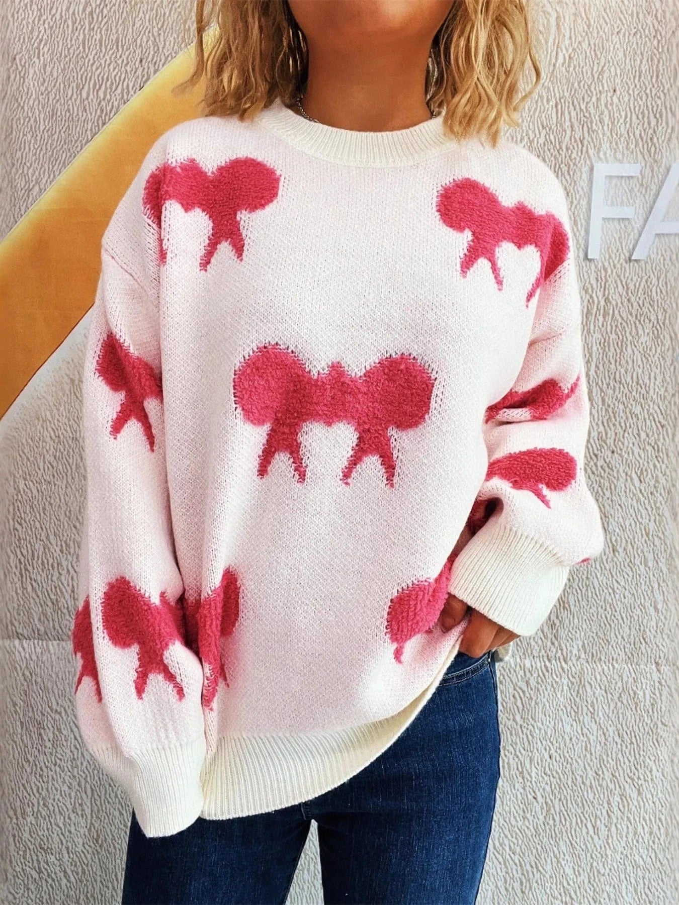 Bow Pattern Round Neck Sweater - ShalayeFashion