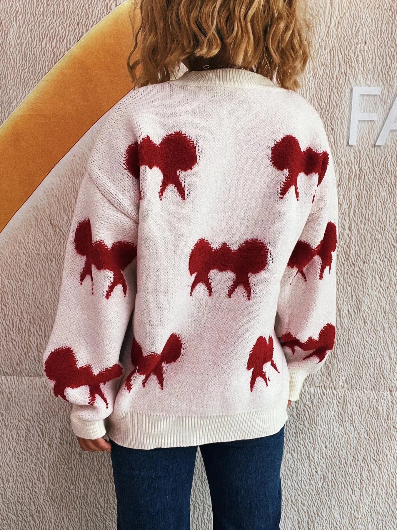 Bow Pattern Round Neck Sweater - ShalayeFashion