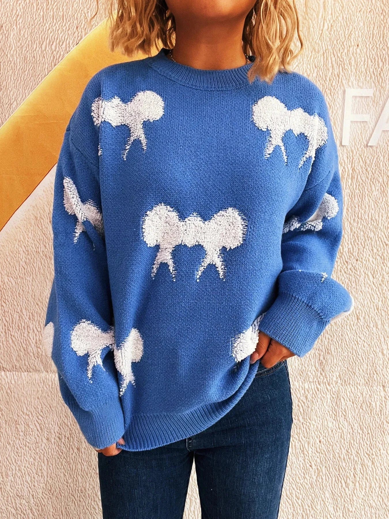 Bow Pattern Round Neck Sweater - ShalayeFashion