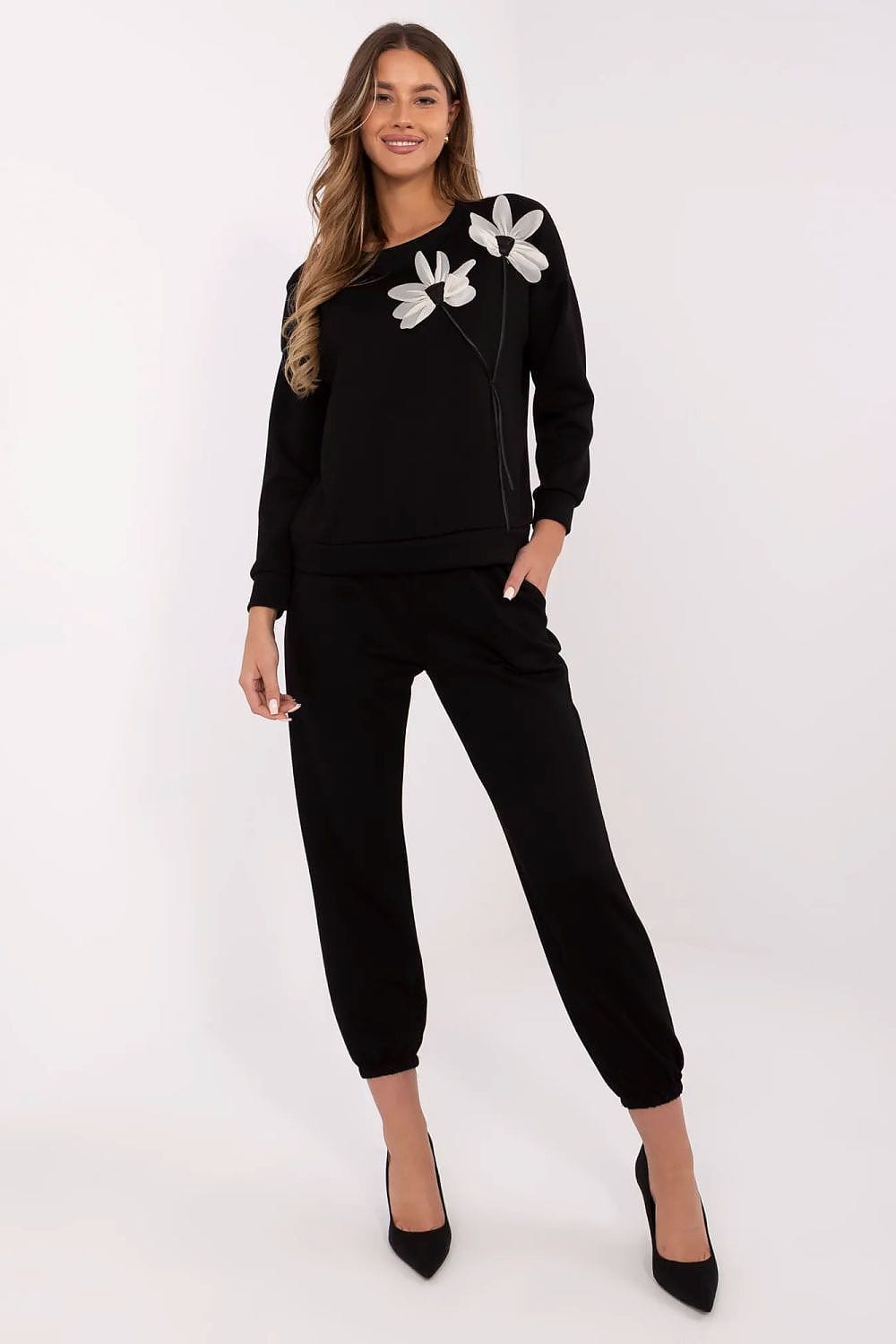 Comfortable Sweatshirt Pants Set Flower Patch - ShalayeFashion