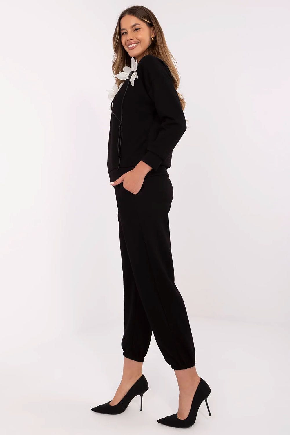 Comfortable Sweatshirt Pants Set Flower Patch - ShalayeFashion