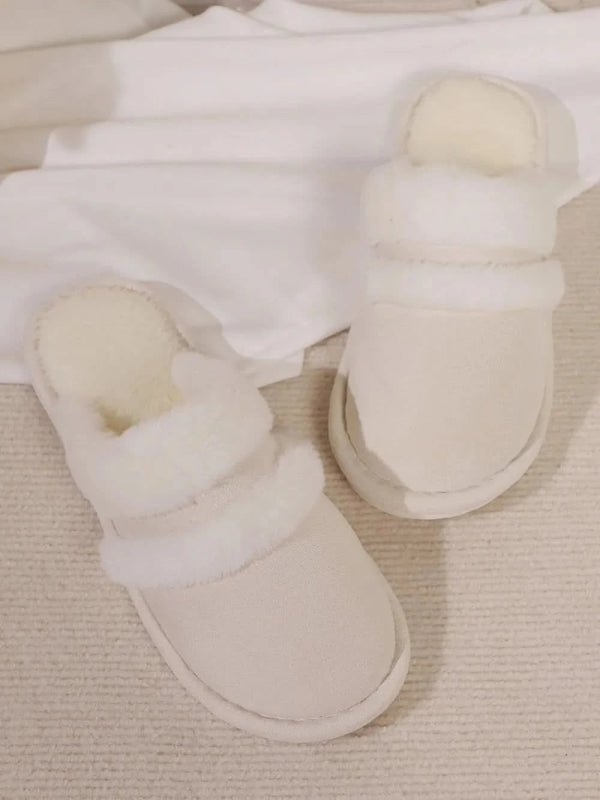Contrast Faux Fur Round Toe Slippers - ShalayeFashion