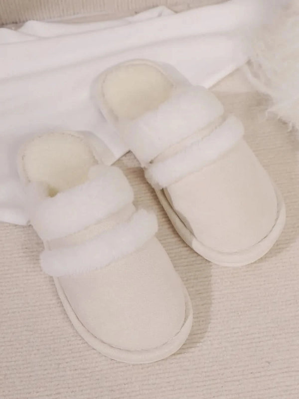 Contrast Faux Fur Round Toe Slippers - ShalayeFashion
