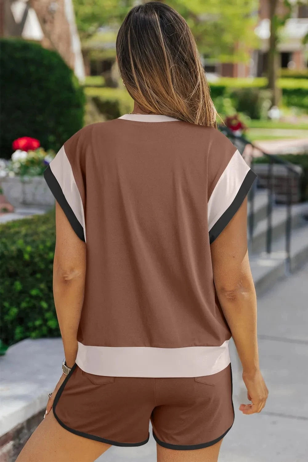 Contrast Round Neck Top and Shorts Set - ShalayeFashion