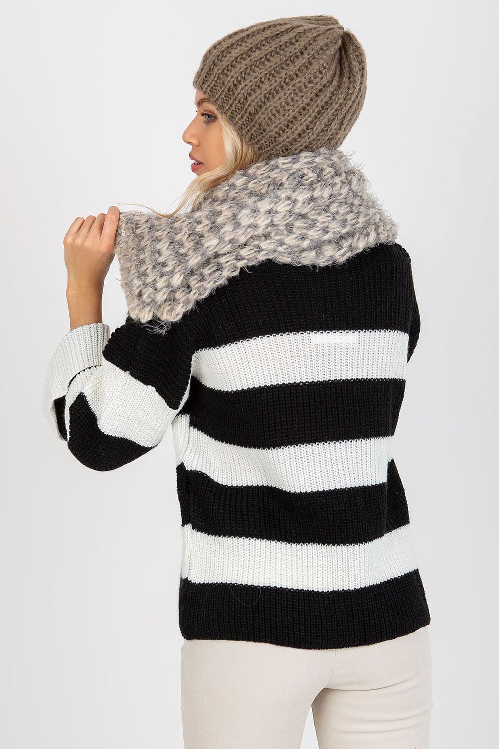 Elegant Warm Women’s Knitted Scarf - ShalayeFashion