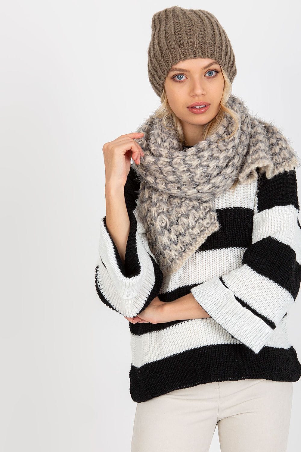Elegant Warm Women’s Knitted Scarf - ShalayeFashion