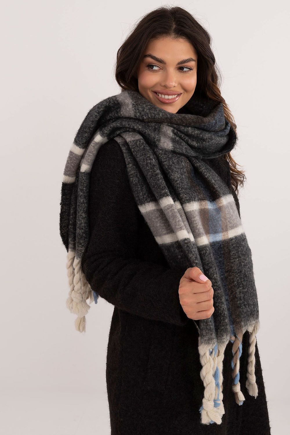 Elegant Women’s Check Winter Scarf - ShalayeFashion