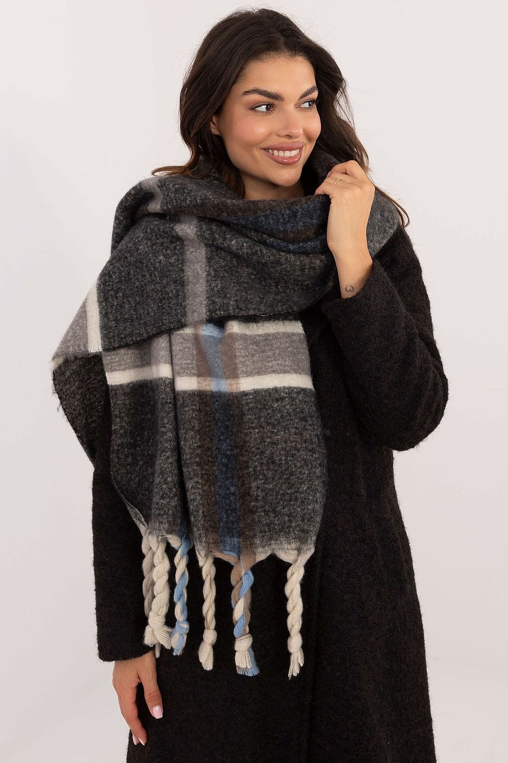 Elegant Women’s Check Winter Scarf - ShalayeFashion