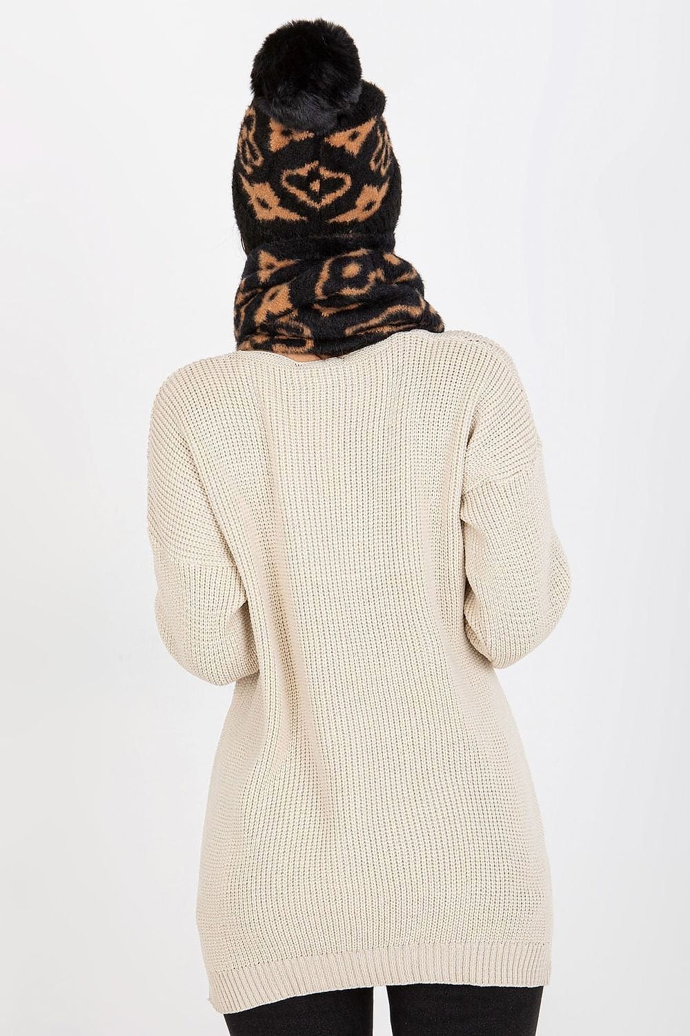 Elegant Women’s Patterned Knit Scarf - ShalayeFashion