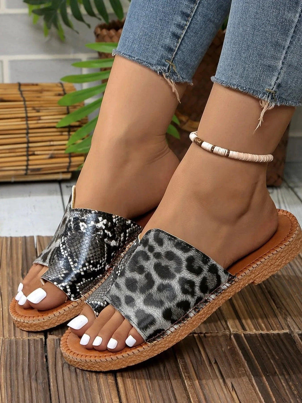 Leopard Print Flat Sandals - ShalayeFashion