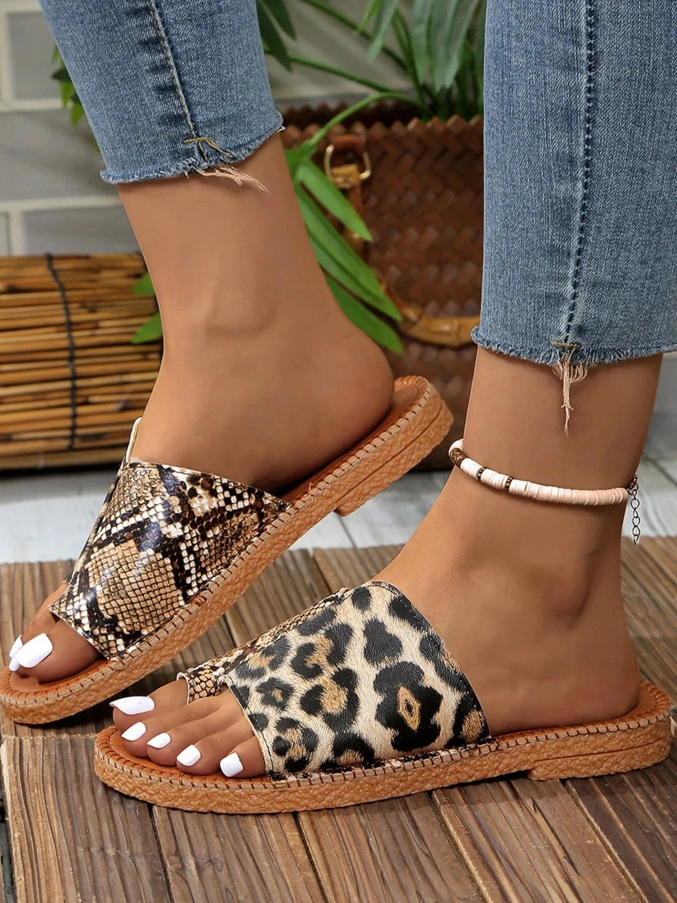 Leopard Print Flat Sandals - ShalayeFashion