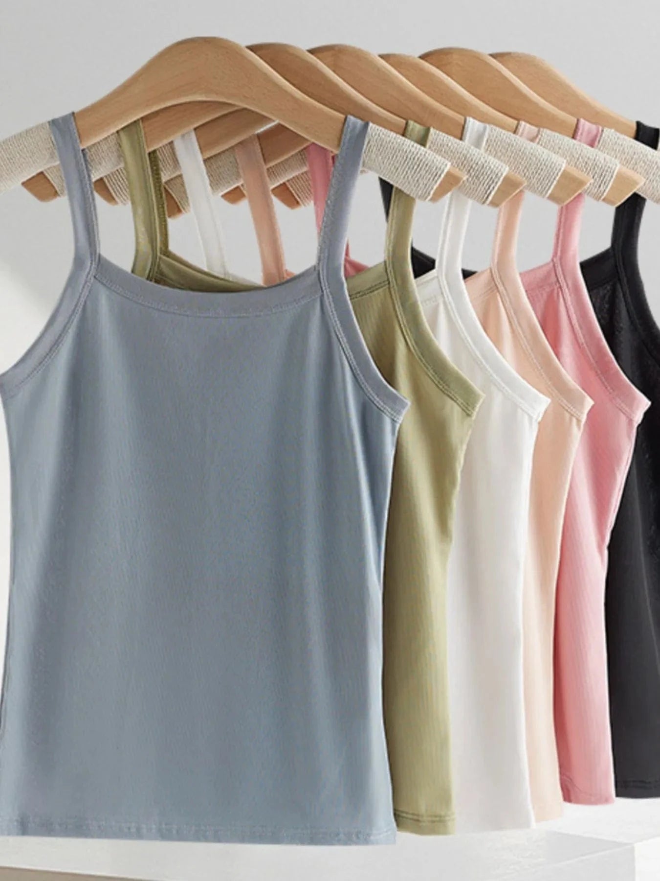 Plus Size Scoop Neck Tank Top - ShalayeFashion