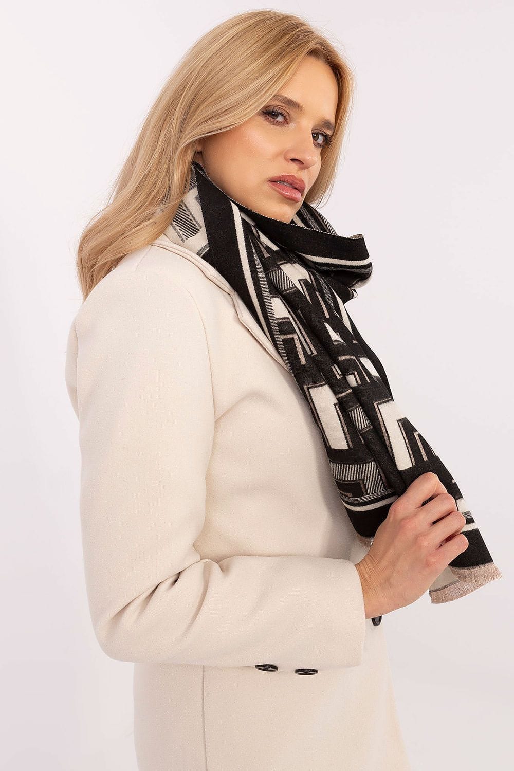 Women Geometric Scarf Viscose Tassels - ShalayeFashion