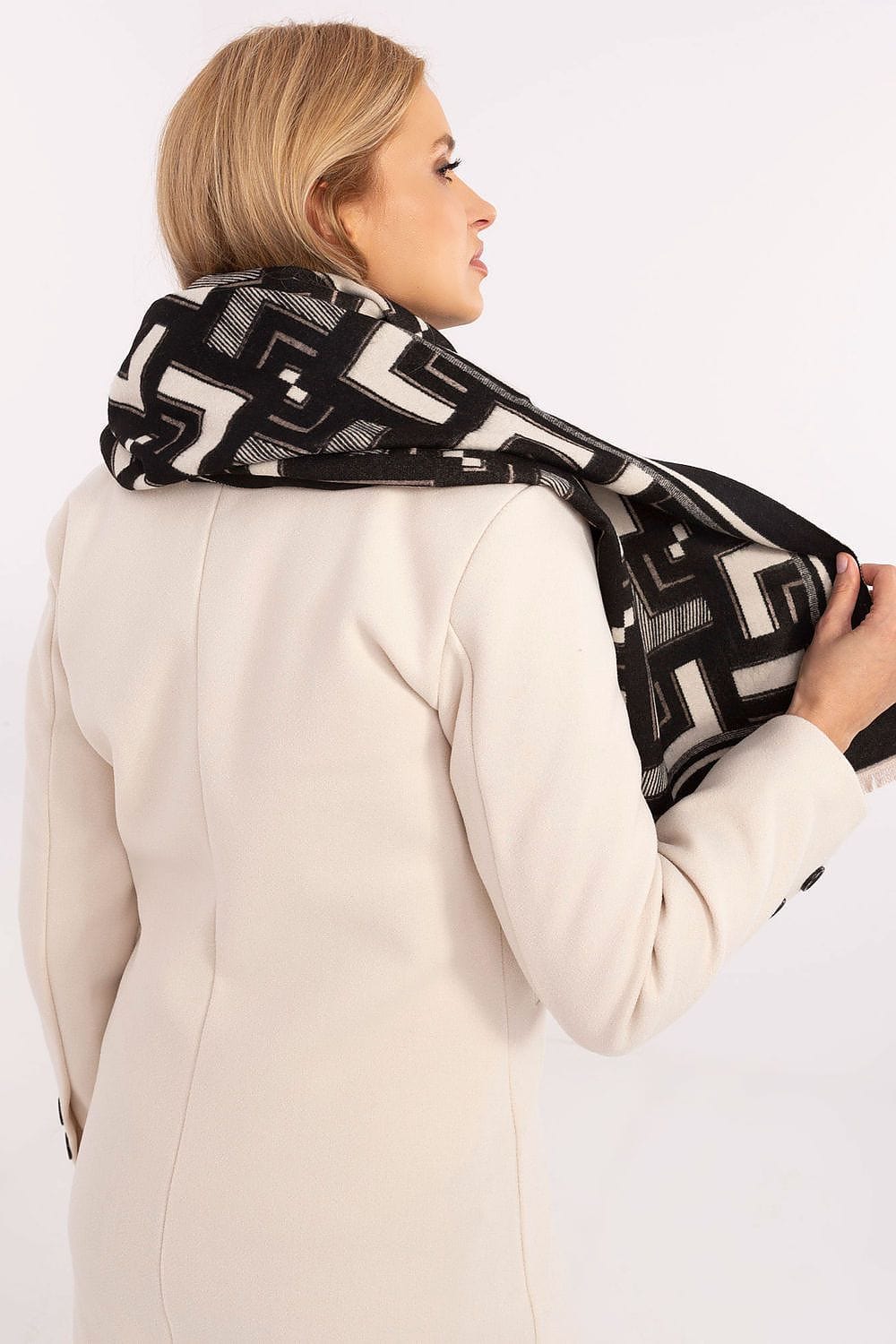 Women Geometric Scarf Viscose Tassels - ShalayeFashion