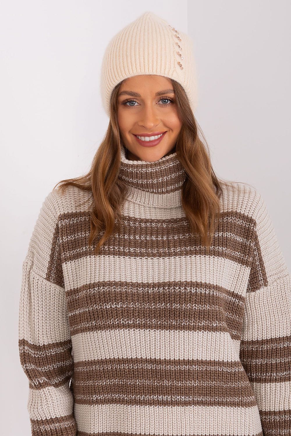 Women Winter Hat Braided Pattern - ShalayeFashion