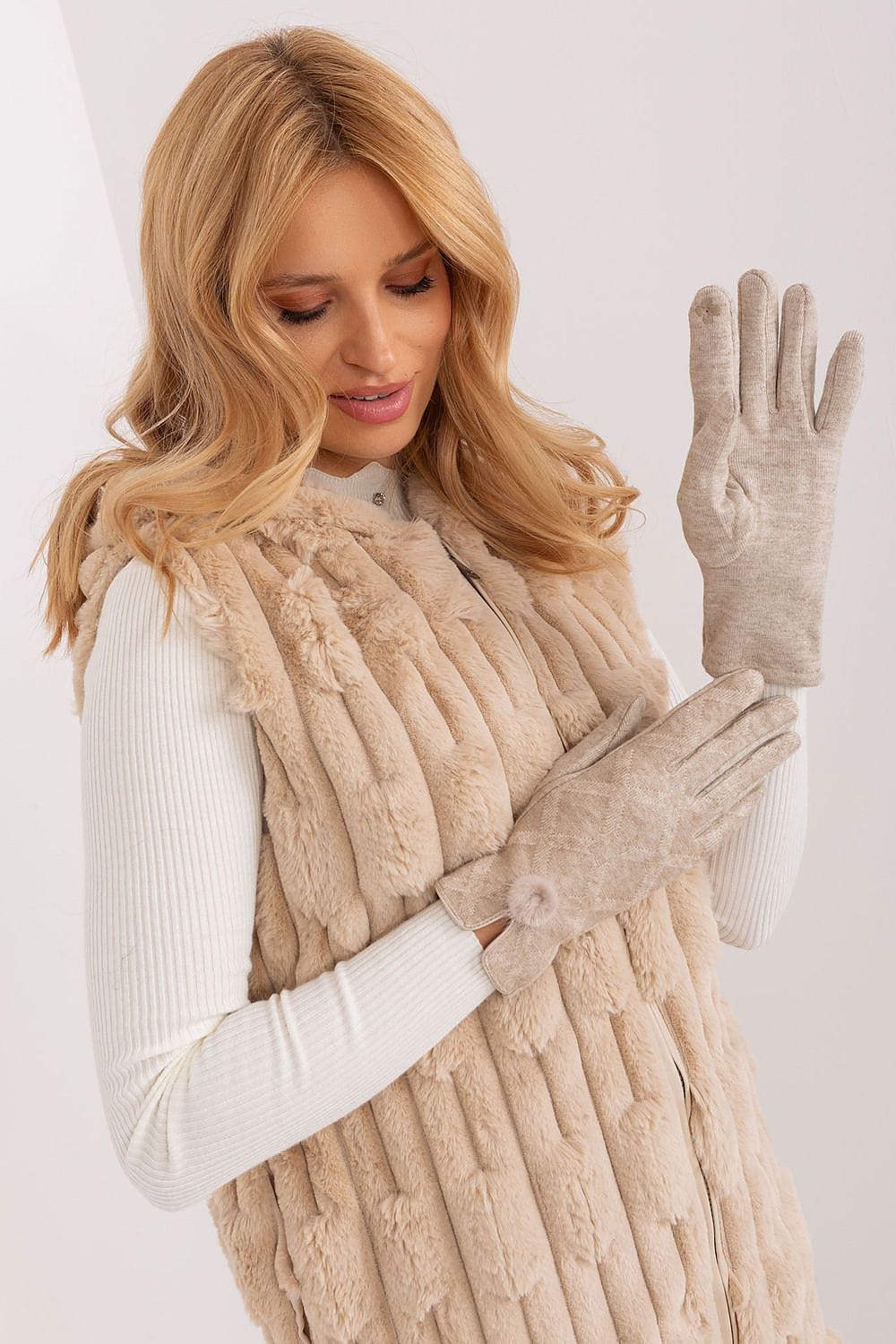 Women's Geometric Pattern Touchscreen Gloves Pom - Poms - ShalayeFashion