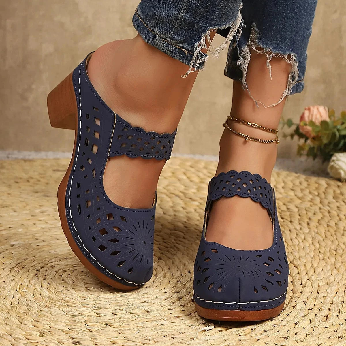 Women's Hollow Out Block Heels Sandals - ShalayeFashion