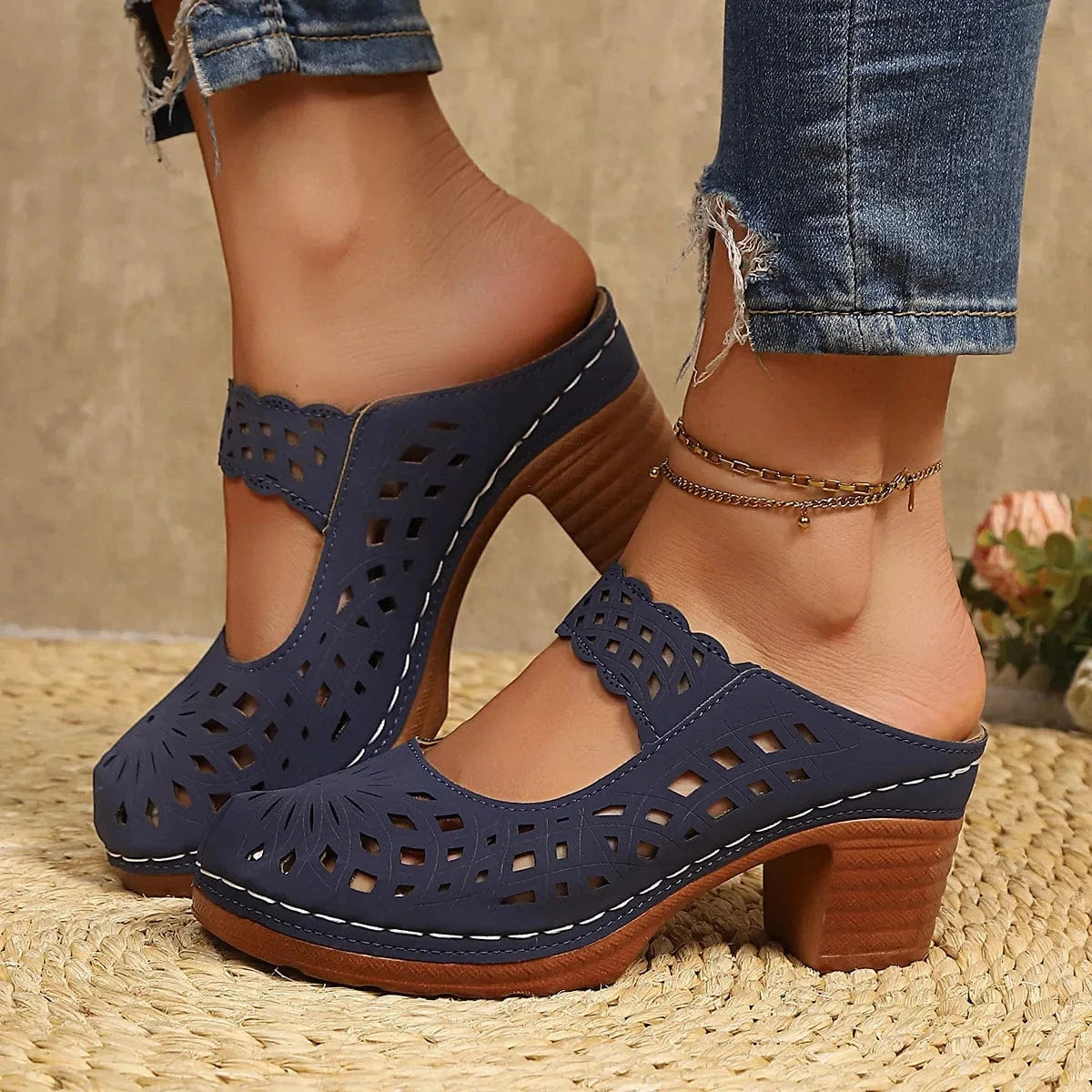 Women's Hollow Out Block Heels Sandals - ShalayeFashion