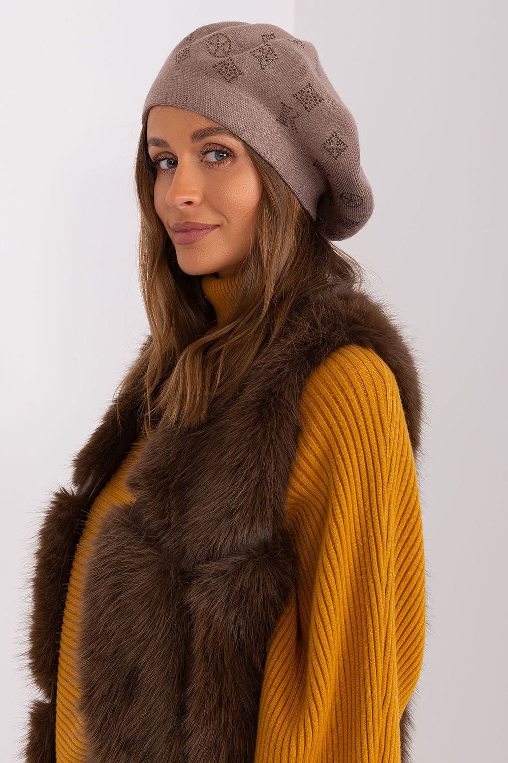 Women's Knitted Rhinestone Beret - ShalayeFashion