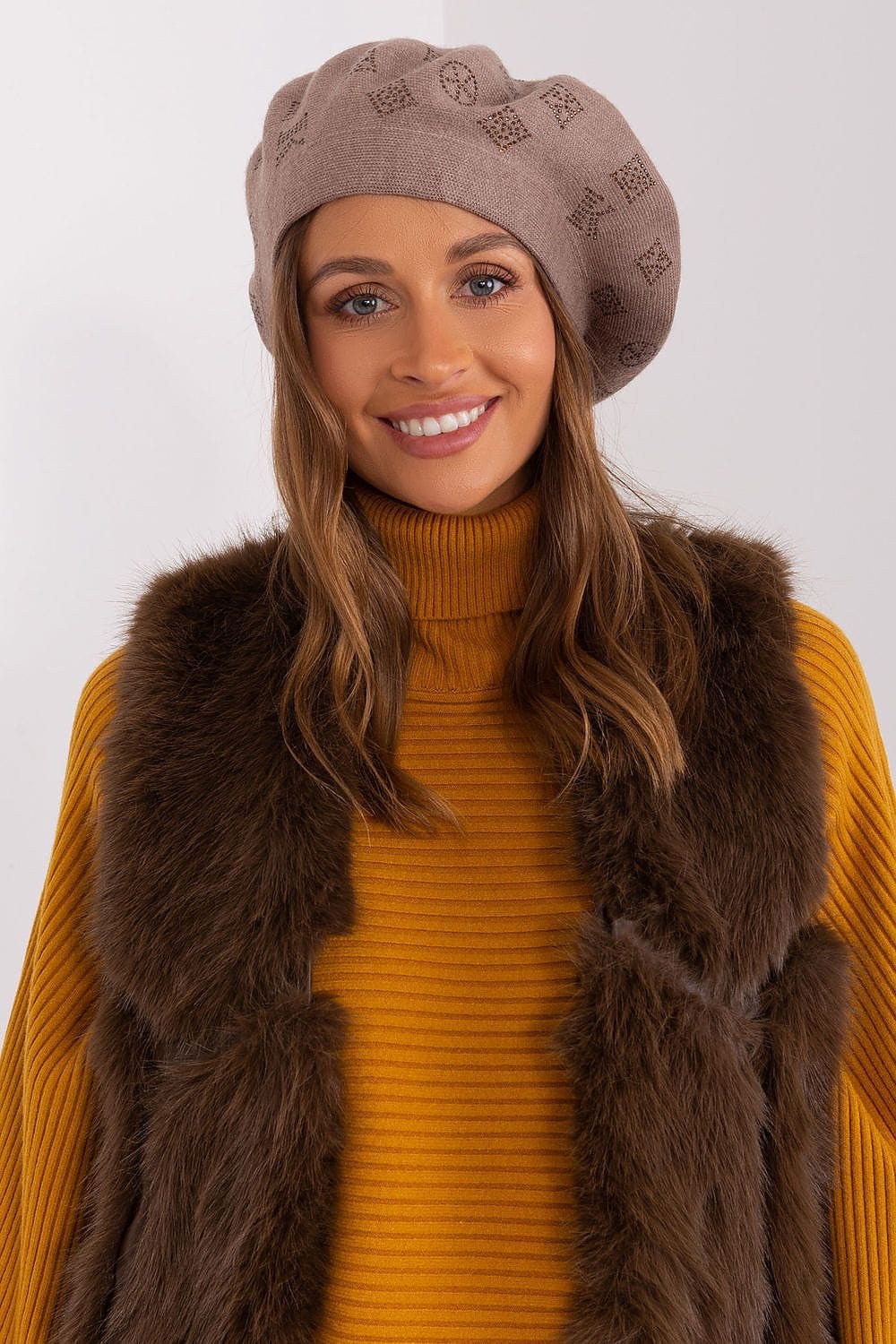 Women's Knitted Rhinestone Beret - ShalayeFashion