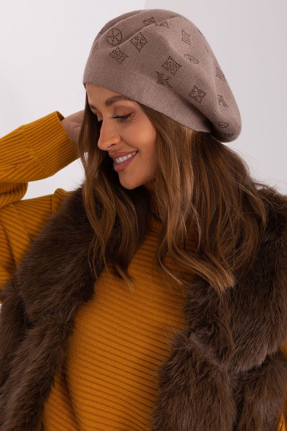 Women's Knitted Rhinestone Beret - ShalayeFashion